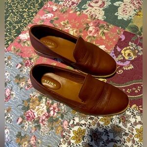 Portland Leather Goods/Patina brown leather flats. Size 10